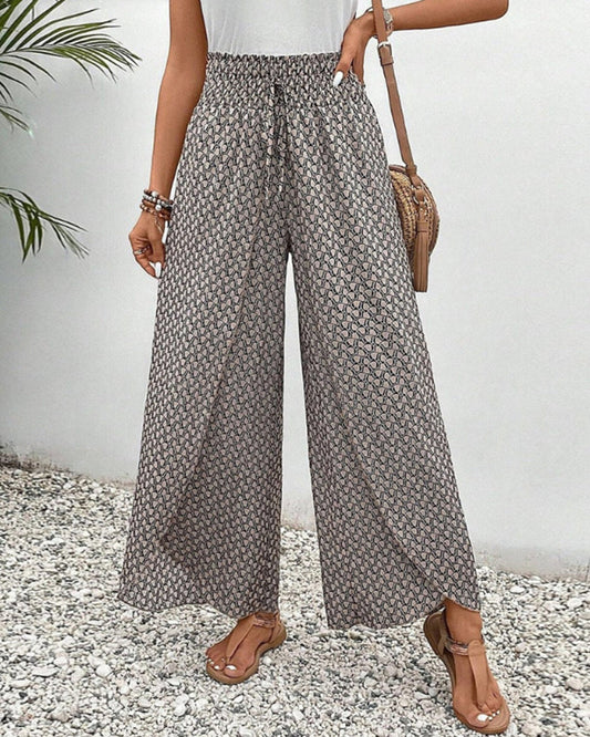 WIDE-LEGGED TROUSERS IN A GEOMETRIC PRINT