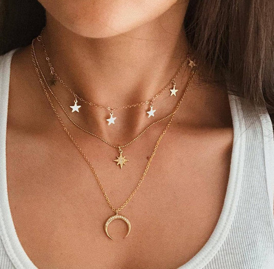 Colar elegante em camadas com um pingente delicado🎁
