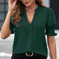 Blusa feminina elegante com decote em V e mangas bufantes
