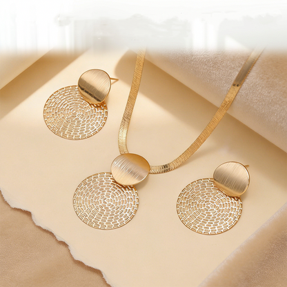 ✨💛 Conjunto de joias geométricas banhado a ouro – colar e brincos elegantes
