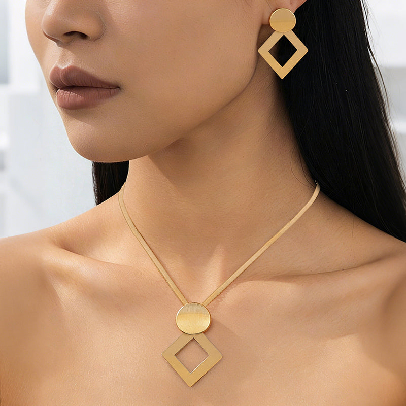 ✨💛 Conjunto de joias geométricas banhado a ouro – colar e brincos elegantes