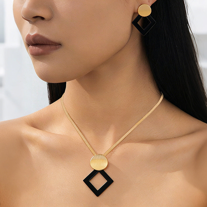 ✨💛 Conjunto de joias geométricas banhado a ouro – colar e brincos elegantes