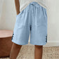 🩳✨ Shorts feminino de verão com cintura ajustável e detalhe elegante de botões laterais