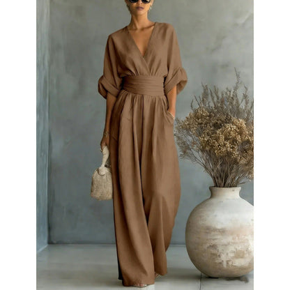 👗✨ Macacão feminino elegante com decote em V e cintura marcada que valoriza a silhueta