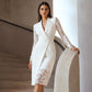 Vestido Feminino Elegante com Decote V e Mangas de Renda
