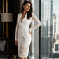 Vestido Feminino Elegante com Decote V e Mangas de Renda