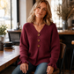 🔥 50% OFF HOJE! 🧶  Suéter de Tricô Feminino com Decote em V – Elegância Clássica, Toque Macio e Conforto Para Dias Mais Frescos ✨